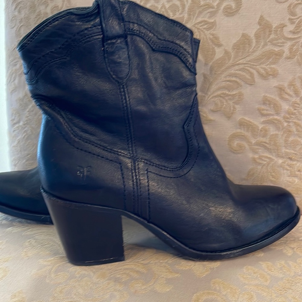 Classic Frye Tabitha bootie in black. Size 9